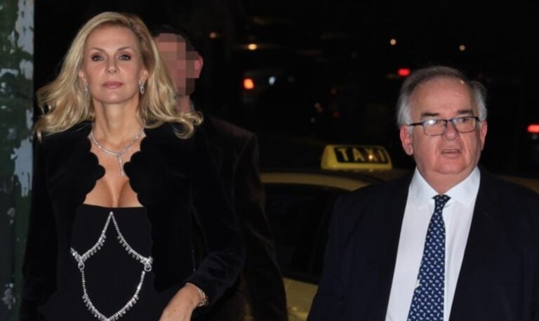 Η Έμυ Λιβανίου γιόρτασε τα γενέθλιά της στο πλευρό του εφοπλιστή Π. Παππά – Σπάνια δημόσια εμφάνιση για το ερωτευμένο ζευγάρι