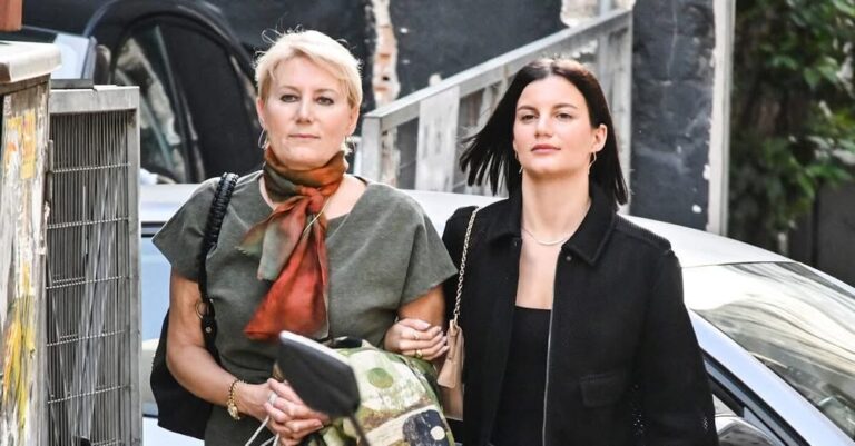 Αλίκη Καραμανλή: «Οι γονείς μου με στηρίζουν, όταν τους εντοπίζω ανάμεσα στους θεατές, ενθουσιάζομαι»