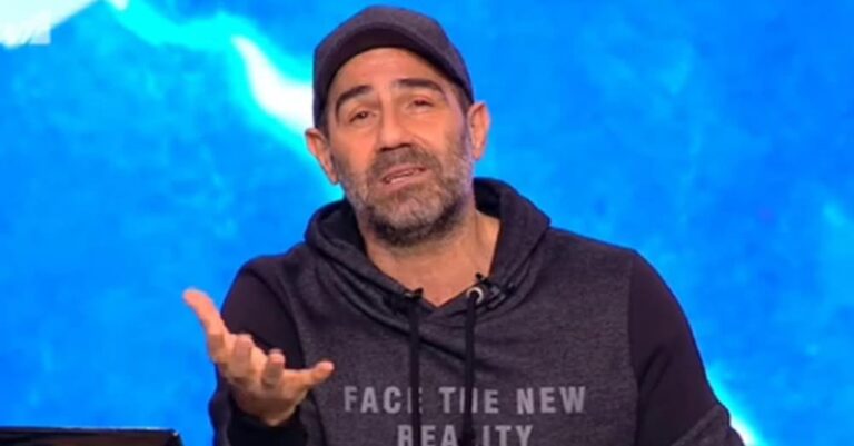 Ο Αντώνης Κανάκης αποκάλυψε το τέλος του «Ράδιο Αρβύλα»