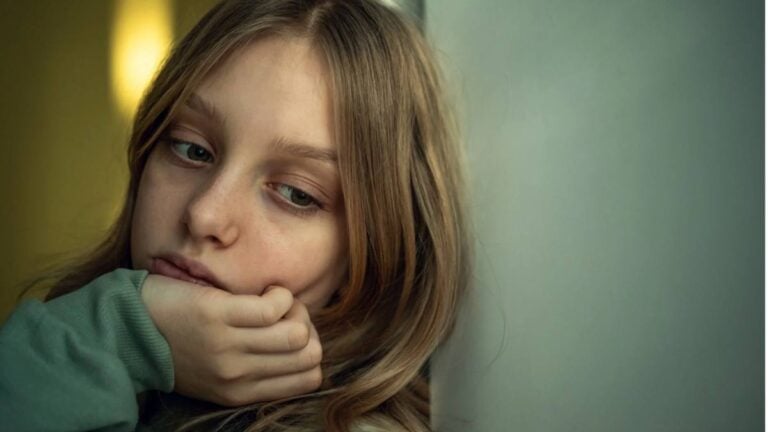 Τι είναι η ανηδονία και γιατί αποτελεί βασικό σύμπτωμα της κατάθλιψης