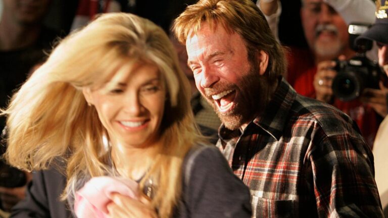 Έφυγε από τη ζωή ο θρυλικός Τσακ Νόρις – Ποια ήταν η γυναίκα που στάθηκε στο πλευρό του μέχρι το τέλος