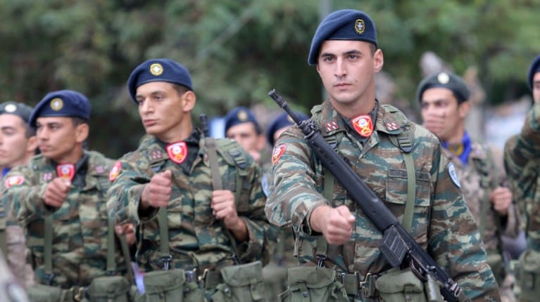 deite live apo ti thessaloniki tin stratiwtiki parelasi 2.w hr