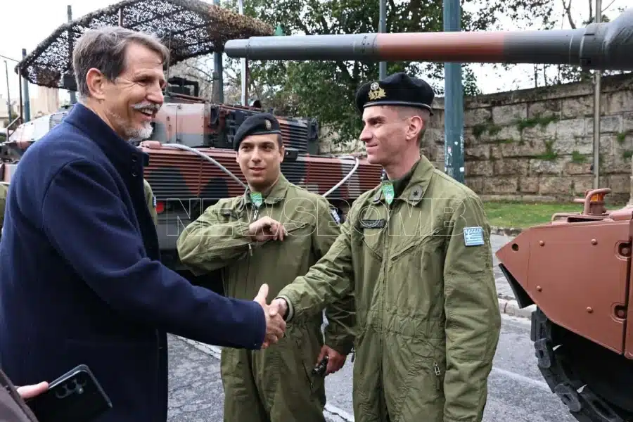 f138b4d0 pavlos 25imartiou stratiotiki parelasi 2