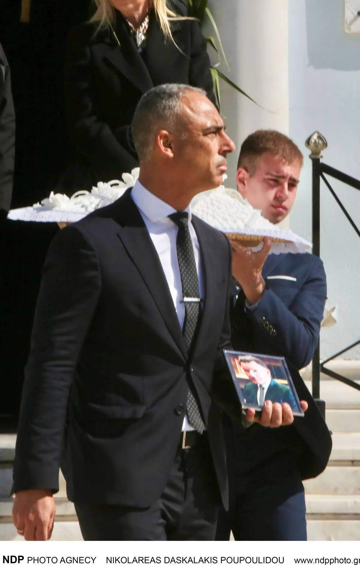 Εύη Βατίδου – Με τα παιδιά της, Χρίστο και Μάιρα Κούγια στο ετήσιο μνημόσυνο του Αλέξη Κούγια 7 kougias mnimosino.jpg