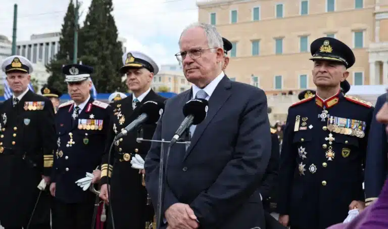 Ο Τασούλας ξέχασε στον αέρα τα λόγια του! Το φάλτσο της 25ης Μαρτίου που έδειξε αμηχανία στο ύψος του θεσμού του προέδρου της Δημοκρατίας