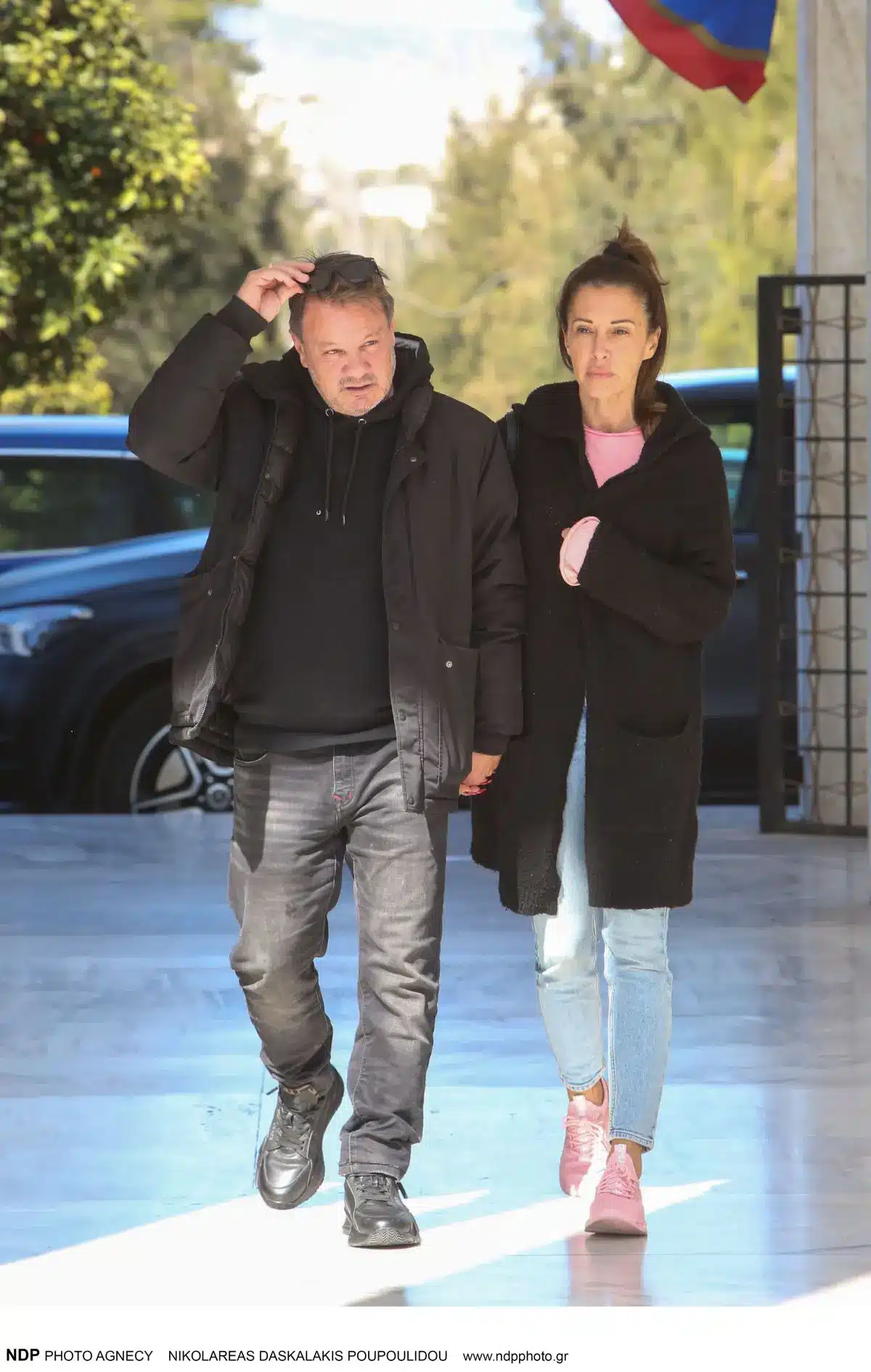 Εύη Βατίδου – Με τα παιδιά της, Χρίστο και Μάιρα Κούγια στο ετήσιο μνημόσυνο του Αλέξη Κούγια 6 lytras sizigos.jpg