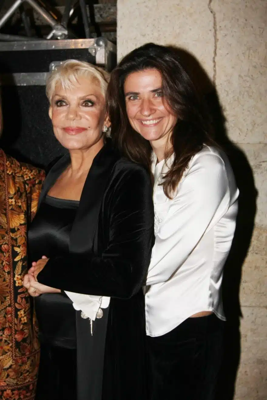 Μαρινέλλα: Την Τρίτη 31 Μαρτίου η κηδεία της σπουδαίας ερμηνεύτριας – Σε λαϊκό προσκύνημα η σορός της 11 marinela dauthter