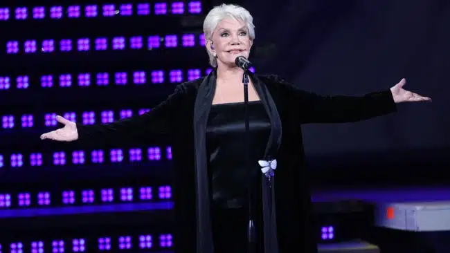 Μαρινέλλα: «Ναι έκανα ένα παιδί και δεν παντρεύτηκα. Αuτή είμαι, γоuστάρω» 3 marinella irodeio synaylia.jpg