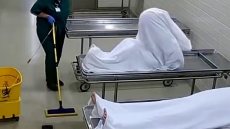 Γιατί οι νεκροί κινούνται μετά τον θάνατό τους; Μπορούν μέχρι και να σηκωθούν όρθιοι