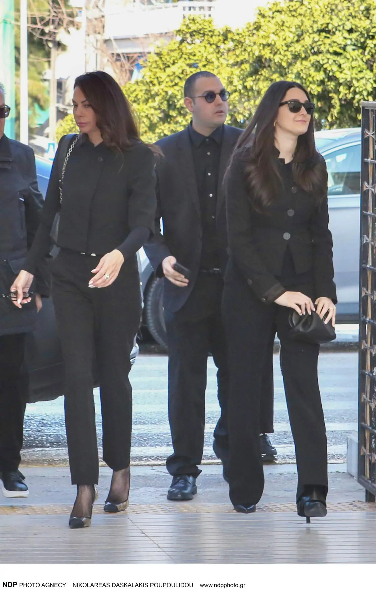 Εύη Βατίδου – Με τα παιδιά της, Χρίστο και Μάιρα Κούγια στο ετήσιο μνημόσυνο του Αλέξη Κούγια 4 vatidou kougia mnimosino 2.jpg