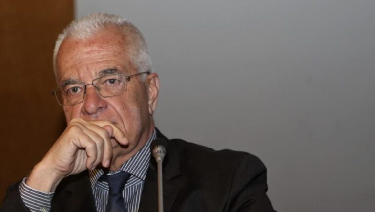 Ο Γιάννης Πρετεντέρης χαρακτήρισε το διάγγελμα του Μητσοτάκη ως μια επιβεβλημένη προσπάθεια να ξεμπλέξει οριστικά η κυβέρνηση με τον ΟΠΕΚΕΠΕ.