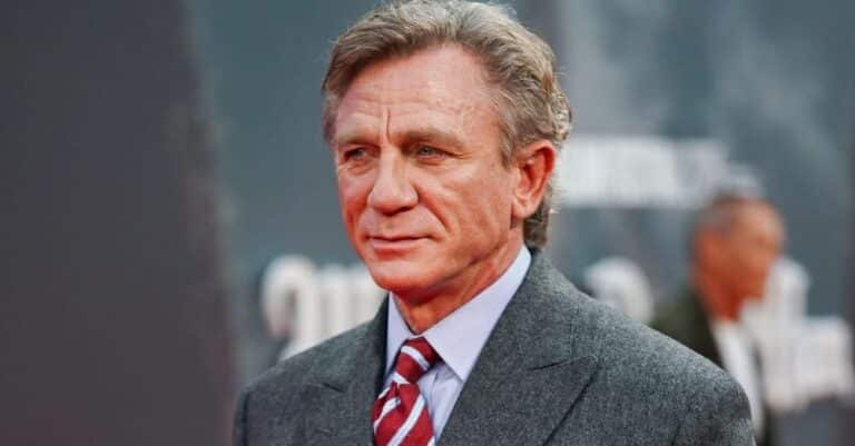 Ντάνιελ Κρεγκ: Στην περιφορά του Επιταφίου στον Άγιο Κωνσταντίνο της Γλυφάδας