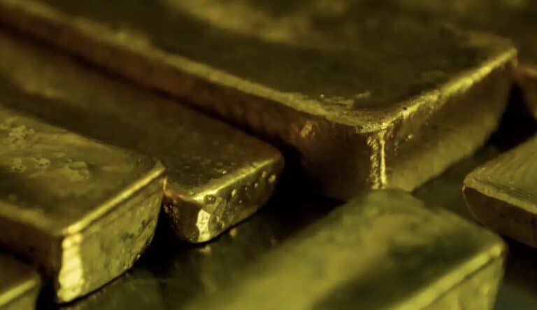 Γλυφάδα: Αετονύχηδες «βούτηξαν» από 59χρονο 2.500 ευρώ και ράβδους χρυσού τυλιγμένες σε αλουμινόχαρτο – Η απάτη που οδήγησε στη σύλληψη