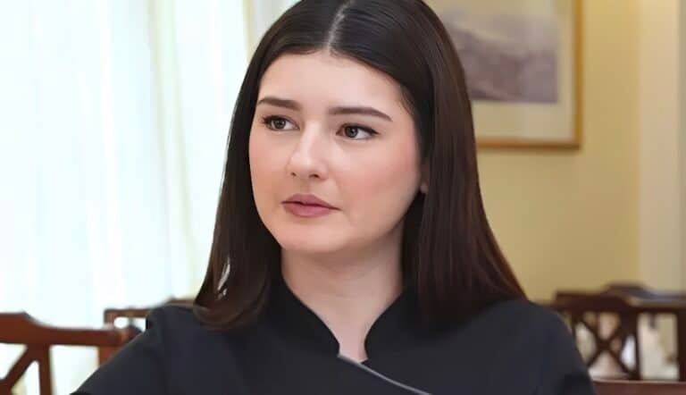 «Είμαι πολύ περήφανη για το επίθετο και την οικογένειά μου» λέει η σεφ του εστιατορίου της Βουλής