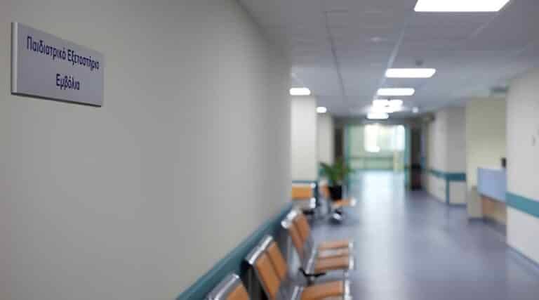 Μαζική μετανάστευση Ελλήνων γιατρών – Γιατί 5.400 έφυγαν από τη χώρα τα τελευταία πέντε χρόνια