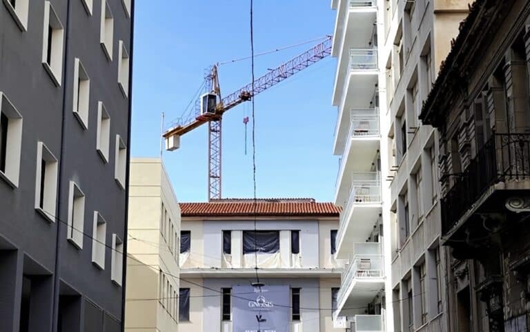 «Βόμβα» από ΔΝΤ: Βάλτε φόρο στα κλειστά ακίνητα στην Αθήνα