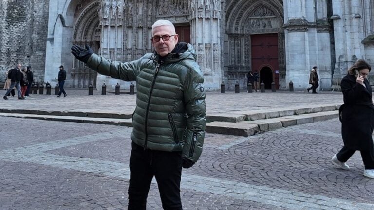 Ο Τάσος Δούσης με ένα άρθρο φωτιά για τους υποκριτές του Πάσχα:  «Πώς ήρθες έτσι στον επιτάφιο @@@@@…»