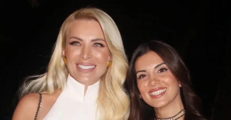 Σταματίνα Τσιμτσιλή: Επισκέφθηκε την Κατερίνα Καινούργιου στο μαιευτήριο λίγες ώρες μετά τη γέννηση της κόρης της 