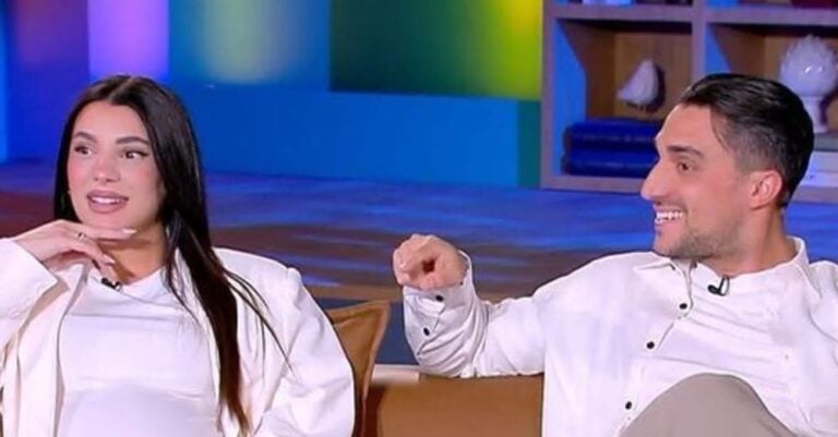 Μαριαλένα Ρουμελιώτη για τον γάμο της με τον Σάκη Κατσούλη: «Δεν ήταν καν στα πλάνα μας να καλέσουμε τον Τριαντάφυλλο»