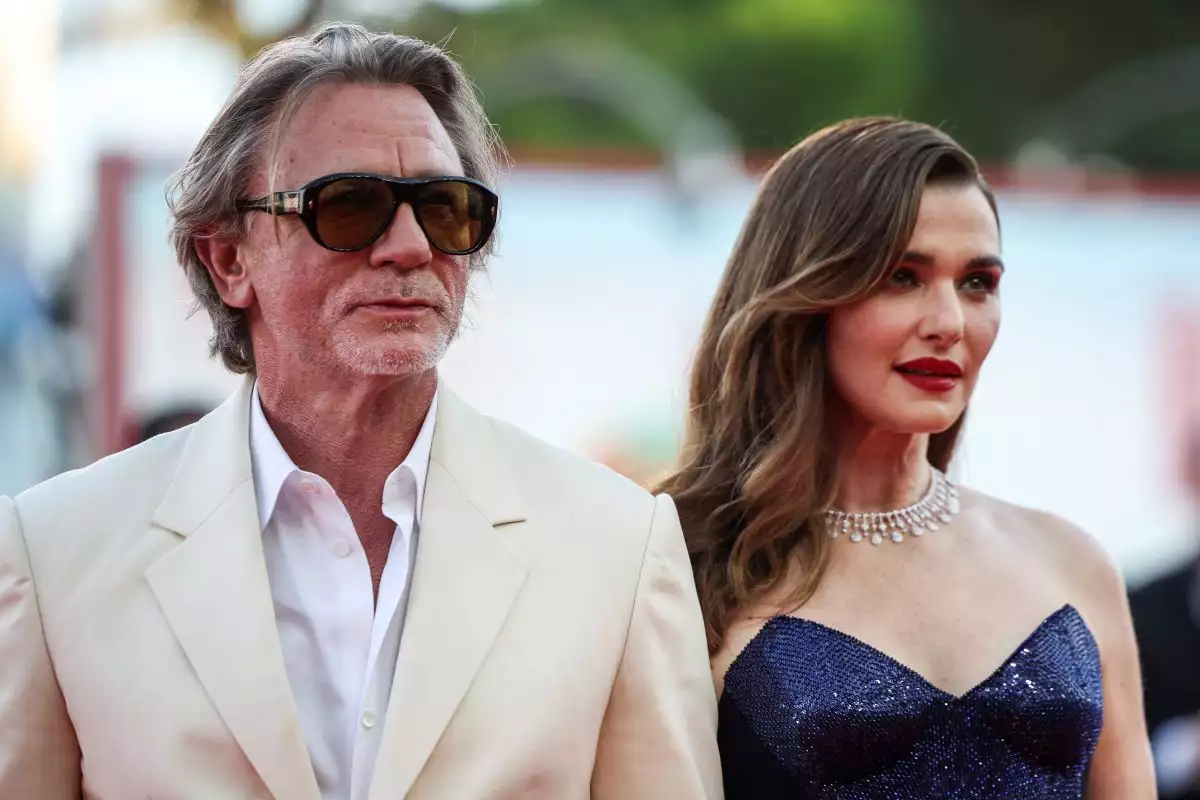 Ντάνιελ Κρεγκ: Στην περιφορά του Επιταφίου στον Άγιο Κωνσταντίνο της Γλυφάδας 2 danielgraig