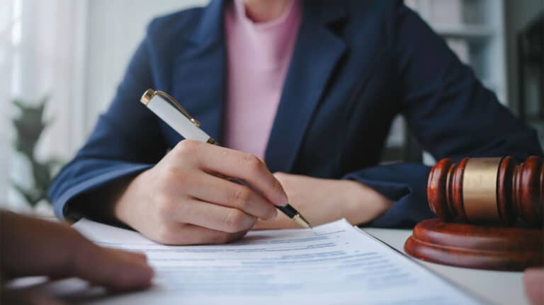 Ανατροπή στις κληρονομιές: Διαθήκες online σε 24 ώρες – Τι αλλάζει