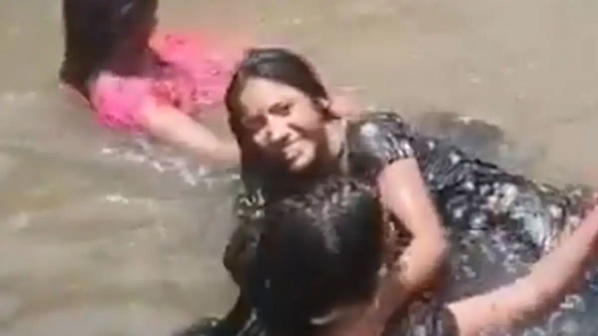 Ινδία: Τρεις έφηβες πνίγηκαν για μία selfie σε καταρράκτη 1 girls 1200x675 1