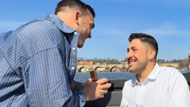 Ο Ιάσονας Μανδηλάς έκανε πρόταση γάμου στον σύντροφό του, Ηρόδοτο Ιωάννου