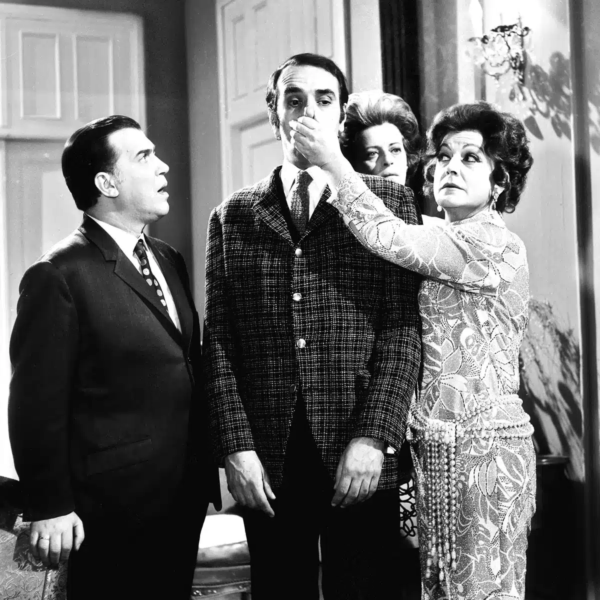 Συγκλονίζει ο Δημήτρης Καλλιβωκάς: «Ψάχνω τρόπο να φύγω απ' τη ζωή, κουράστηκα» 6 kallivokas 2