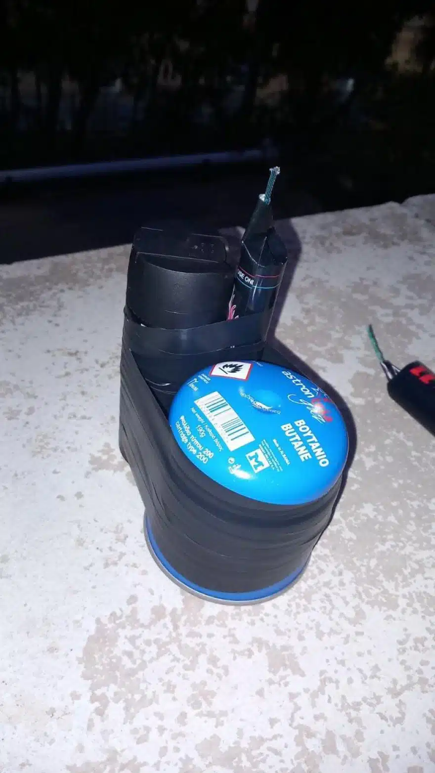 Πέταξαν κροτίδα μέσα σε λεωφορείο στον Πειραιά – Συνελήφθη 15χρονος με εκρηκτικά 3 krotides 1