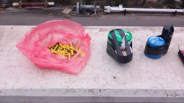 Πέταξαν κροτίδα μέσα σε λεωφορείο στον Πειραιά – Συνελήφθη 15χρονος με εκρηκτικά