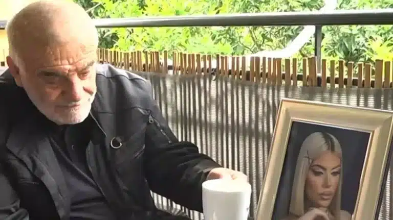 «Τη συμβούλευα, την καμάρωνα, δεν μπορώ να το αντέξω»: Ράκος ο πατέρας της Μυρτώς μετά το τρισάγιο στην Κεφαλονιά