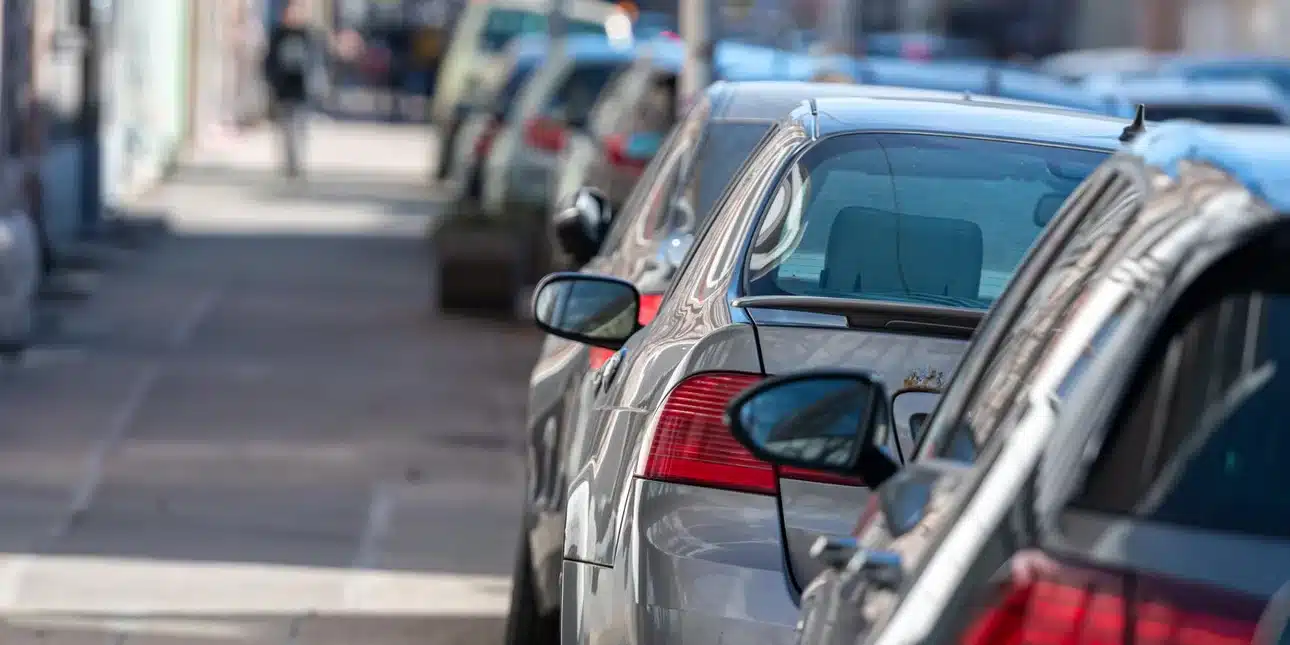 Πότε το γκαράζ χάνει το δικαίωμα της θέσης στον δρόμο – Η απάντηση ανατρέπει τα δεδομένα 1 paranomo parkarisma 1.jpg