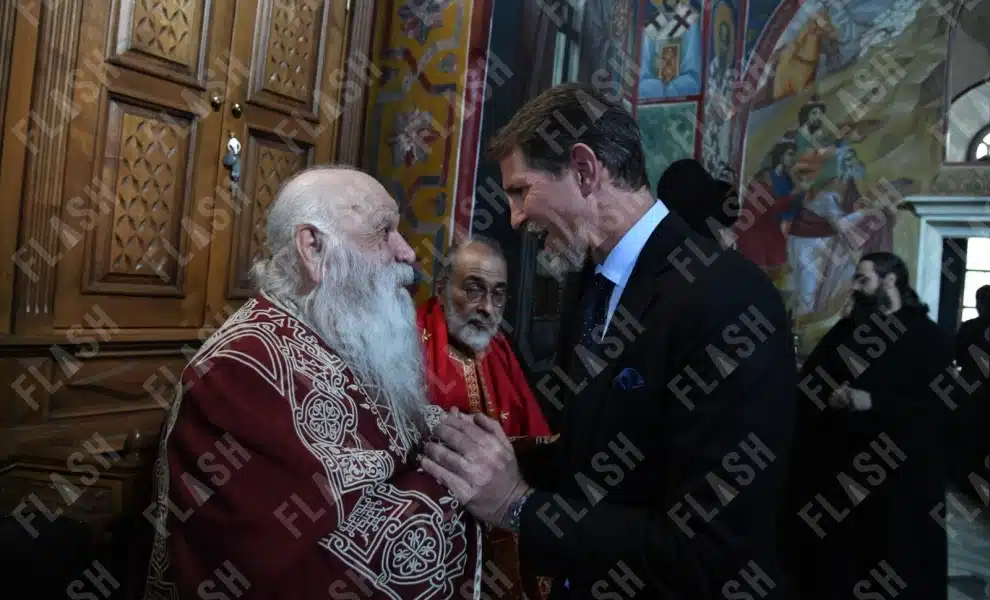 Ο Παύλος ντε Γκρες διάβασε το «Πάτερ Ημών» στο Άγιο Όρος 2 pavlos agion oros flash