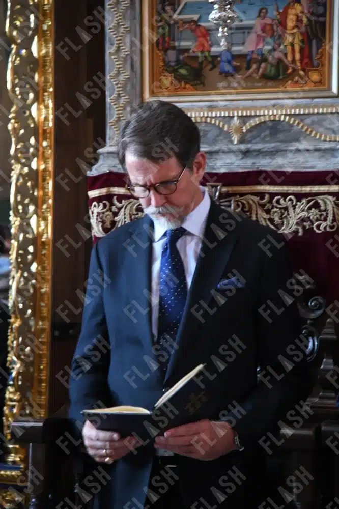 Ο Παύλος ντε Γκρες διάβασε το «Πάτερ Ημών» στο Άγιο Όρος 1 pavlos agion oros flash1 wwasg