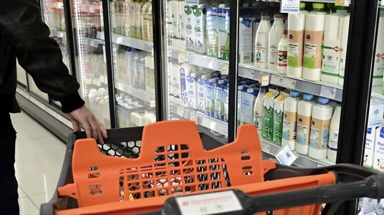 Τι ώρα ανοίγουν σούπερ μάρκετ και καταστήματα τη Μεγάλη Παρασκευή