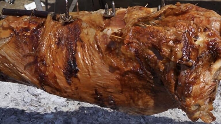 Αρνί στη σούβλα: Αυτό είναι το κομμάτι «βόμβα» που πρέπει να μην τρώει κανένας – Αν το τρως σταμάτα αμέσως