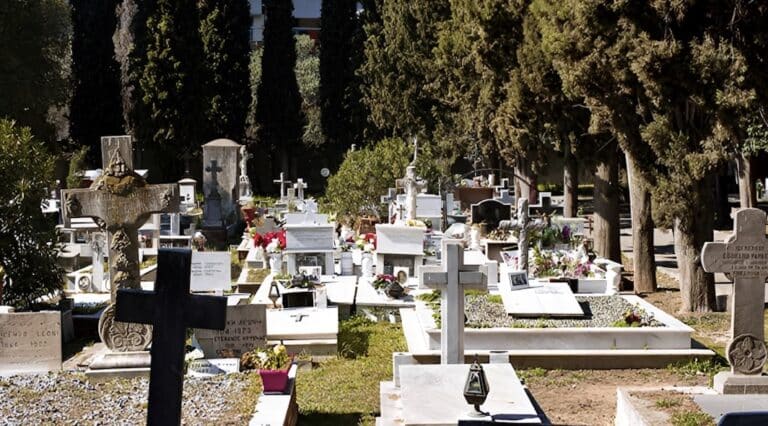 «Ζήτησαν» από νεκρό να πληρώσει οικογενειακό τάφο 33 χρόνια μετά τον θάνατό του
