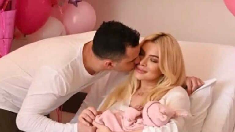 Κατερίνα Καινούργιου: Ο Παναγιώτης Κουτσουμπής ανέβασε φωτογραφία της μικρής κορούλας τους