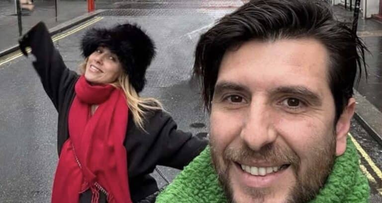 Ντορέττα Παπαδημητρίου & Γιώργος Γεροντιδάκης: Πιασμένοι χέρι-χέρι στα στενά της Μυκόνου