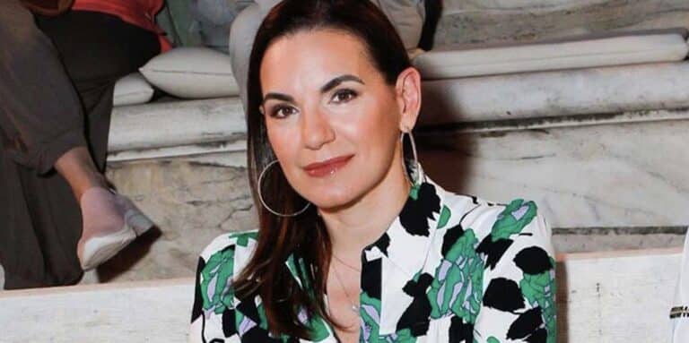 Όλγα Κεφαλογιάννη: Οι πασχαλινές ευχές & η φωτογραφία αγκαλιά με τα δίδυμα παιδιά της