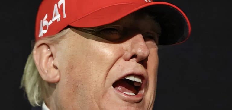 Τραμπ: «Θα καταστραφεί αμέσως όποιο πλοίο του Ιράν προσεγγίσει τα Στενά του Ορμούζ»