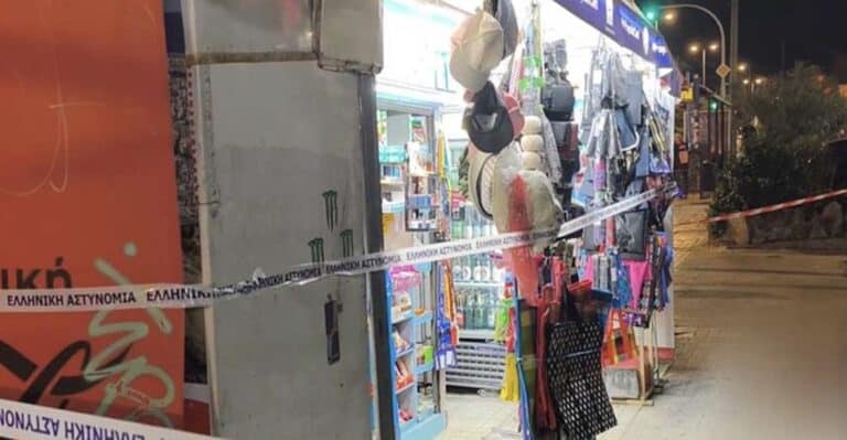 Μαχαίρωσαν περιπτερά στα Εξάρχεια