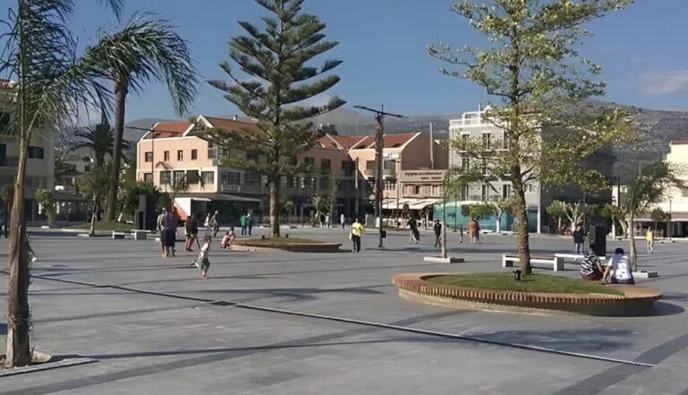 Κεφαλονιά: Μυστήριο με 19χρονη που βρέθηκε νεκρή στην κεντρική πλατεία του Αργοστολίου