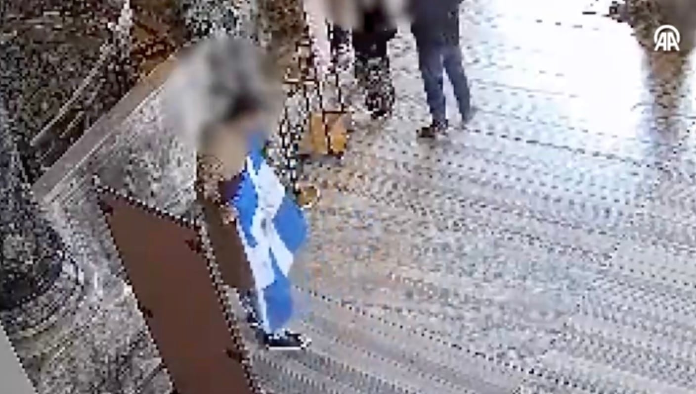 Τουρκία: Δύο τουρίστες συνελήφθησαν επειδή ξετύλιξαν ελληνική σημαία μέσα στην Αγία Σοφία 1 stigmiotypo othonis 2026 04 14 19.19.05