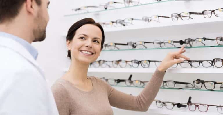 Δικαιούστε 100 ευρώ για γυαλιά ή φακούς; Μην τα χαρίσετε! Δείτε πώς θα αποζημιωθείτε