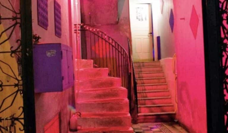 Απίστευτο κι όμως αληθινό: Πελάτης οίκου ανοχής δεν γνώριζε ότι εκεί εργαζόταν η σύζυγός του