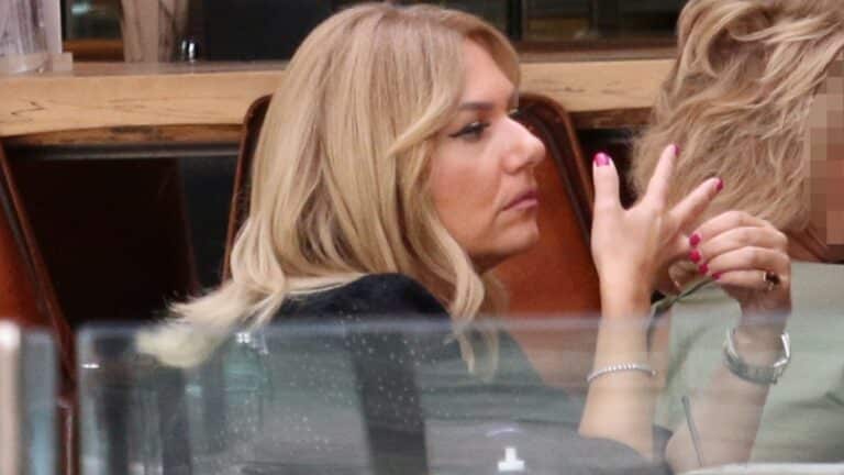 Τίνα Μεσσαροπούλου: Σε κακή ψυχολογική κατάσταση έξω από την ΜΕΘ του Μυλωνάκη – Οι αντιδράσεις της