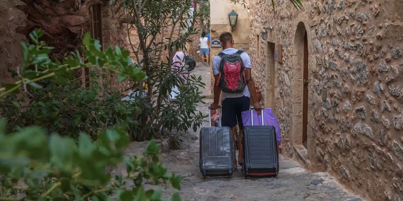 touristes diakopes new.jpg