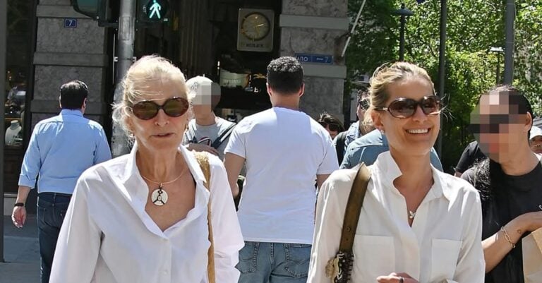 Τατιάνα Μπλάτνικ: Βόλτα στο κέντρο της Αθήνας με την αριστοκράτισσα μητέρα της – Με matchy matchy εμφάνιση