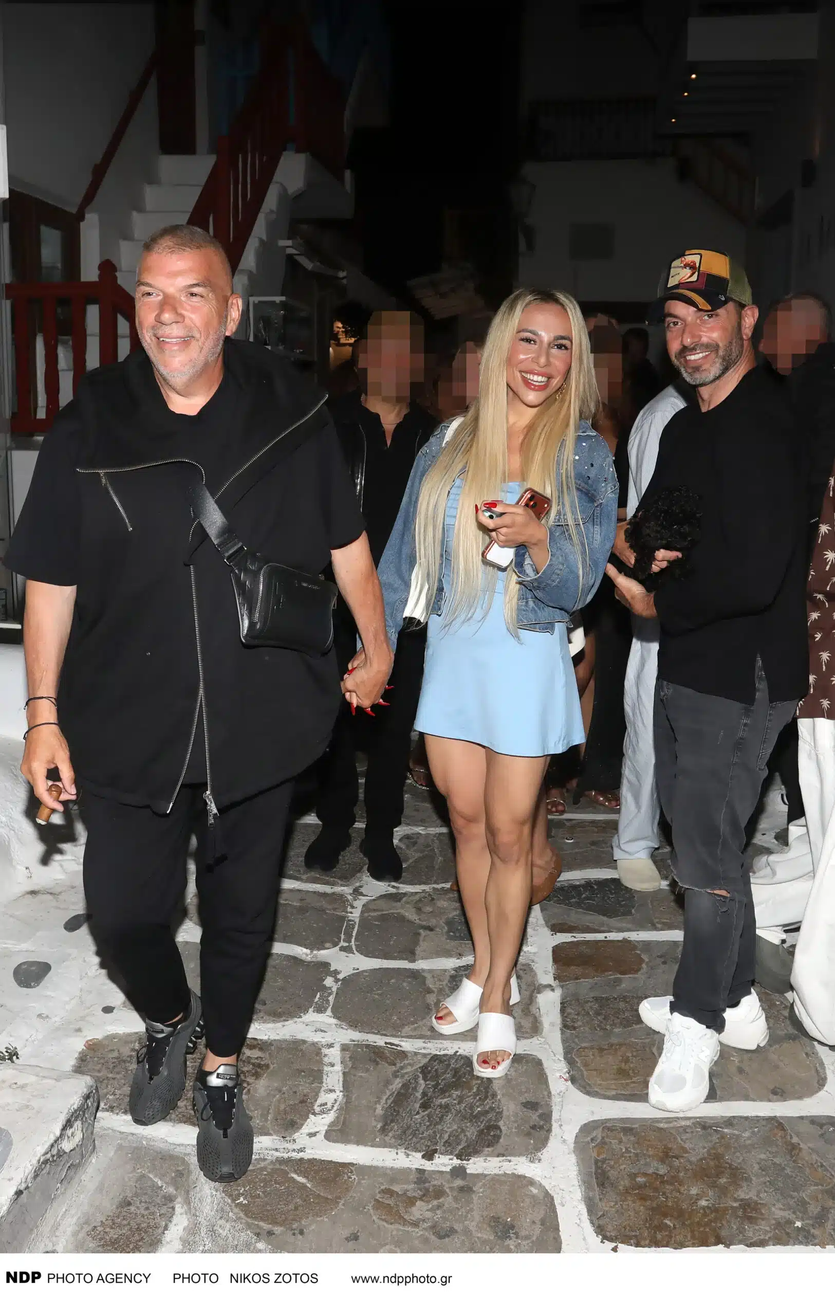 Μύκονος: Απόβαση της εγχώριας showbiz το τριήμερο του Αγίου Πνεύματος–Τούνη και Παναγιώταρου «μαγνήτισαν» τα βλέμματα 6 9587 kostas skagias xristiana grigoraskoy spiros martikas 285202 scaled 1